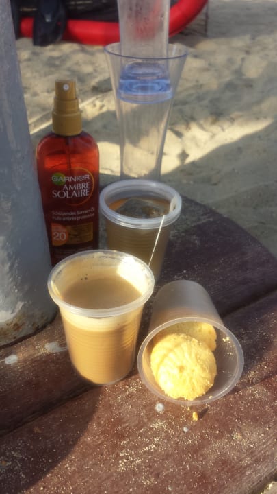 Kaffee und Kekse zum Nachmittag Malikia Resort Abu Dabbab