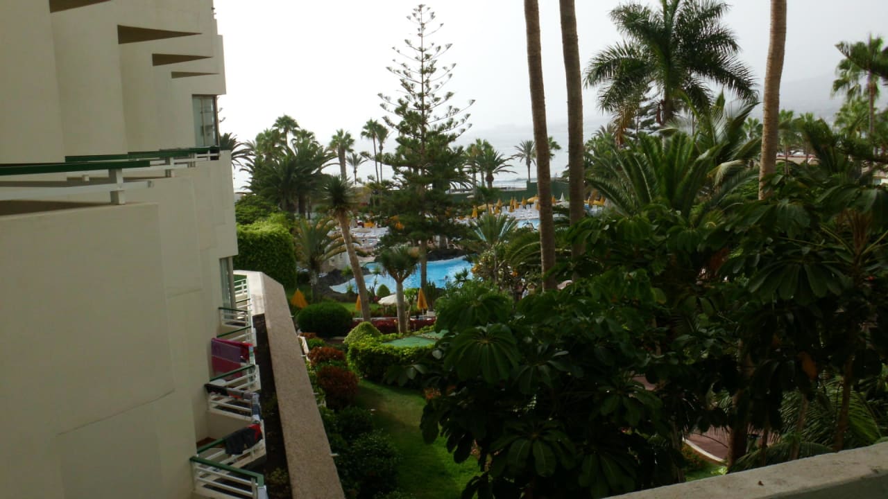 Blick vom Zimmer in die Anlage H10 Las Palmeras