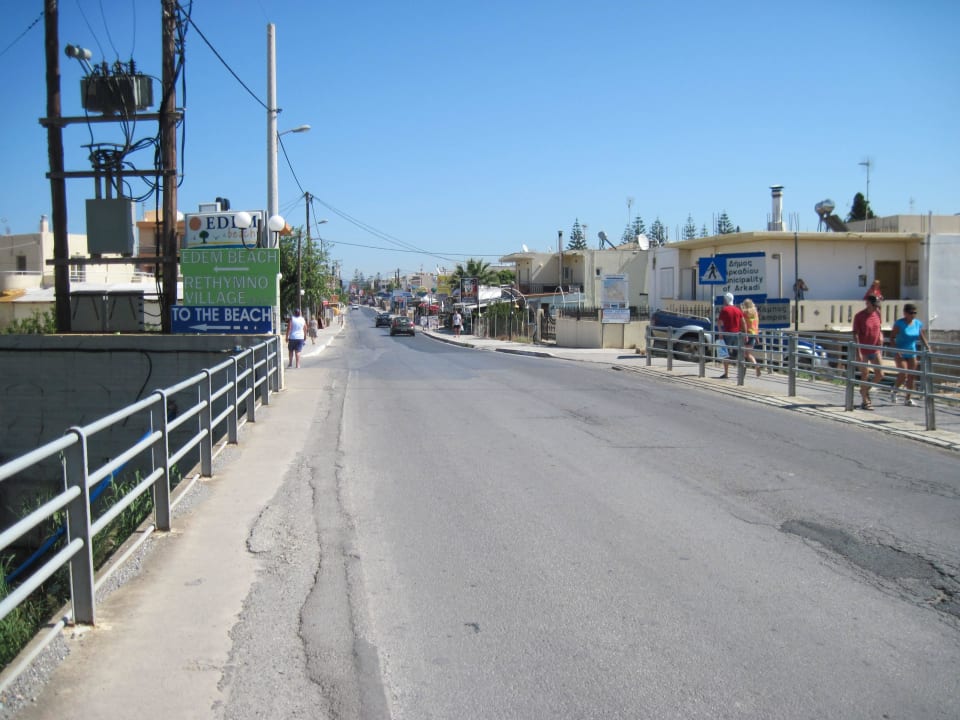 Hauptstraße zwischen Hotel und Rethymno Hotel Kathrin Beach