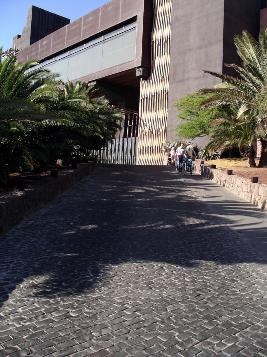 Hoteleinfahrt Lopesan Baobab Resort