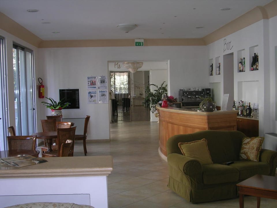 Bar und Sitzmöglichkeiten Hotel Sovrana