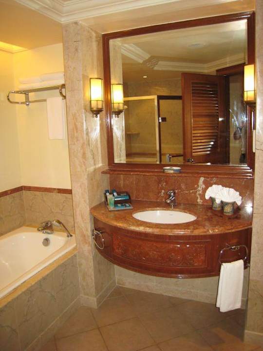 Badezimmer Hotel Nexus Resort Karambunai