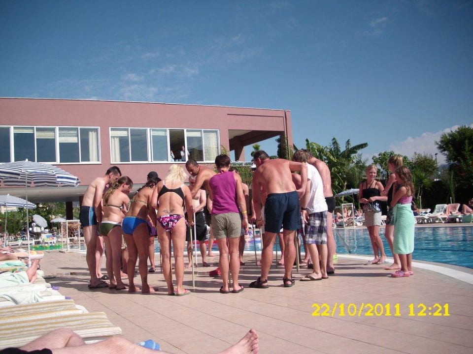 Spiele am Pool Telatiye Resort