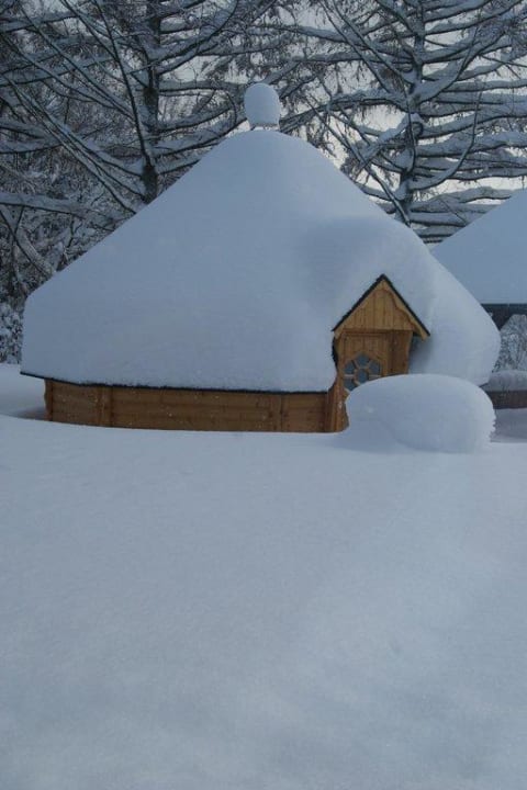 Außensaunakota mit Holzofen im Garten Landhotel Arber Wellness