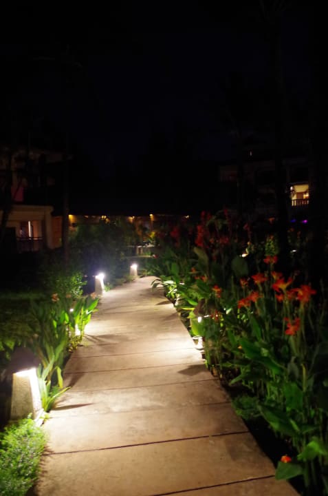 Gartenanlage The Andamania Beach Resort & Spa