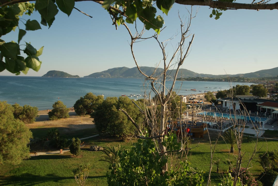 Widok z dachu budynku glownego Domes Aulūs Zante, Autograph Collection