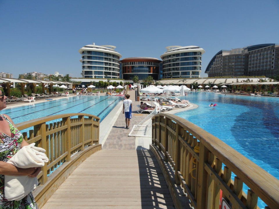 Große Poolanlage Hotel Baia Lara