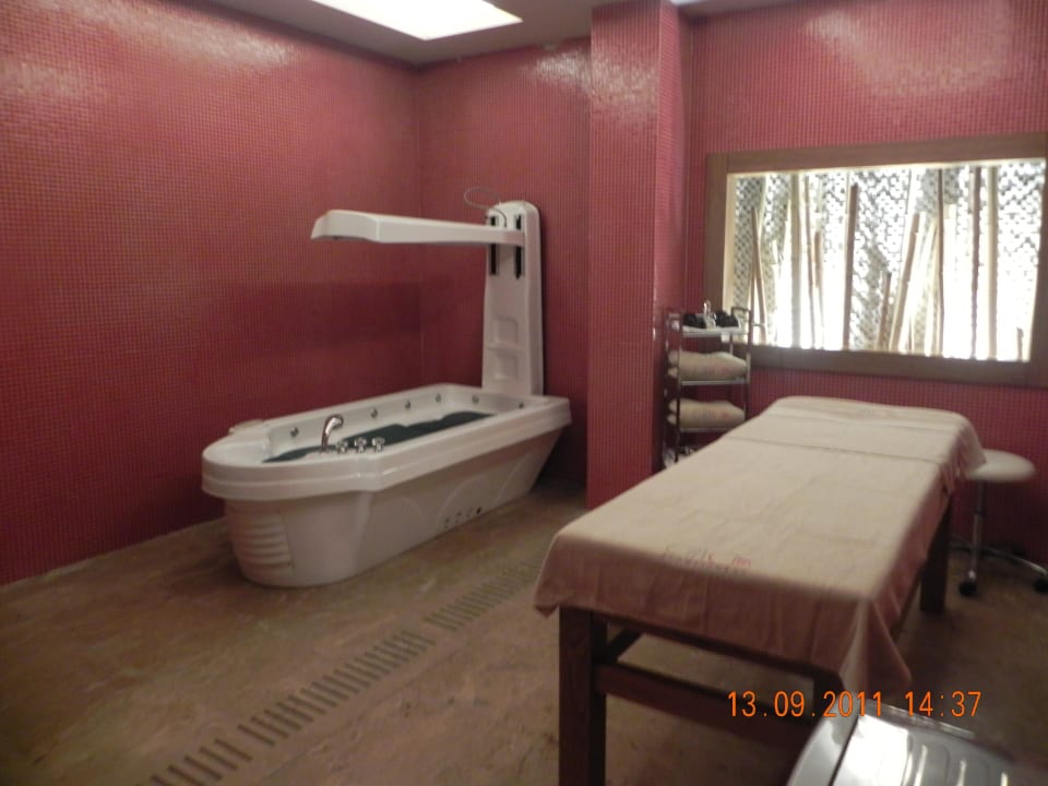 Massage room Ramada Plaza by Wyndham Antalya