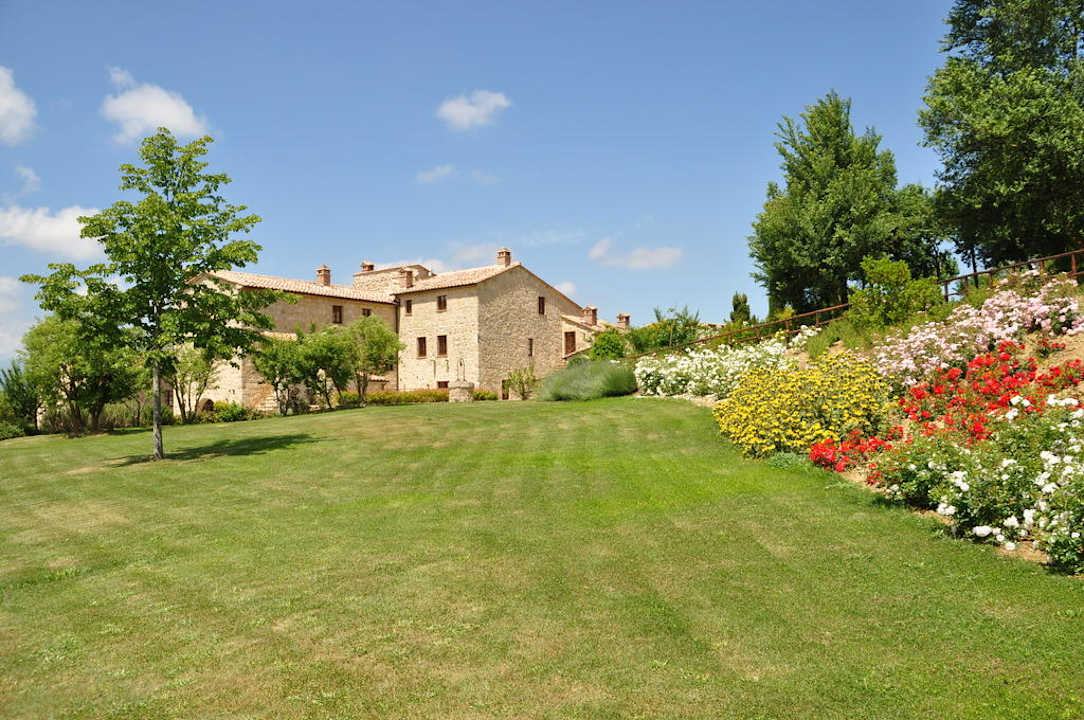 Blick auf die Gebäude Appartements Borgo Del Grillo