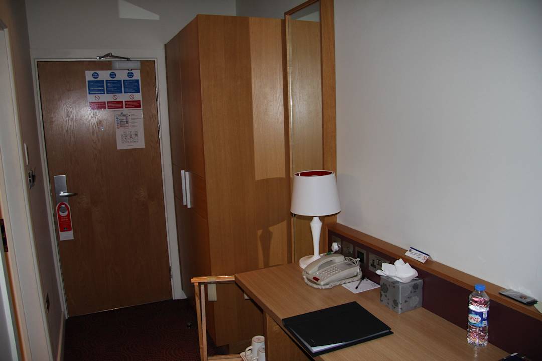 Schreibtisch und Schrank ibis Styles London Gloucester Road