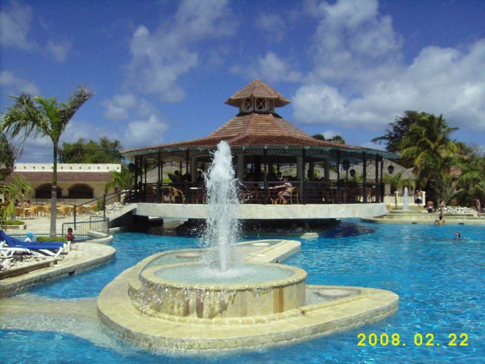 Poolanlage mit Poolbar Villas Bavaro Resort & Spa