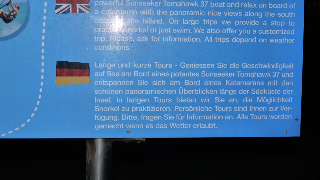 Witziges Infoschild am Strand Hotel Riu Palace Maspalomas Adults Only