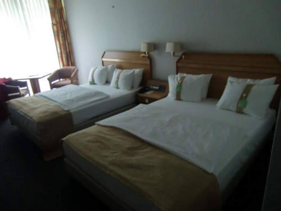 Zwei große Betten Leonardo Hotel Düsseldorf Airport - Ratingen