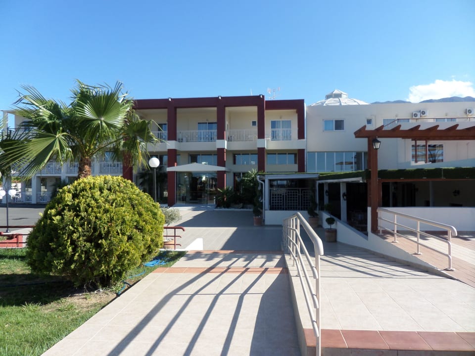 Weg zum Pool HARPIN Georgioupolis Resort Aquapark & SPA