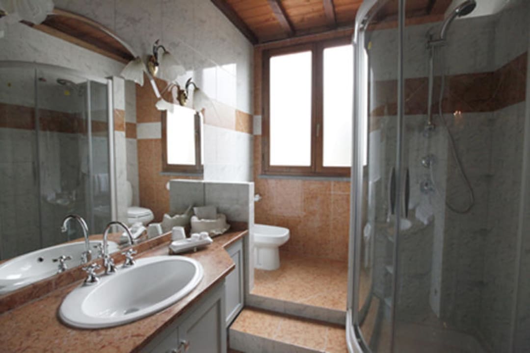 Suite Depandance / bagno Villa la Fornacina