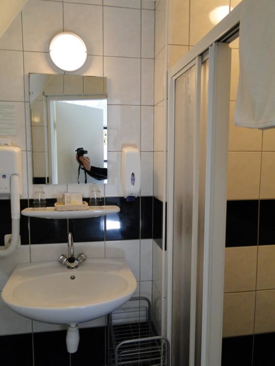 Beengtes Bad Hotel Noordzee