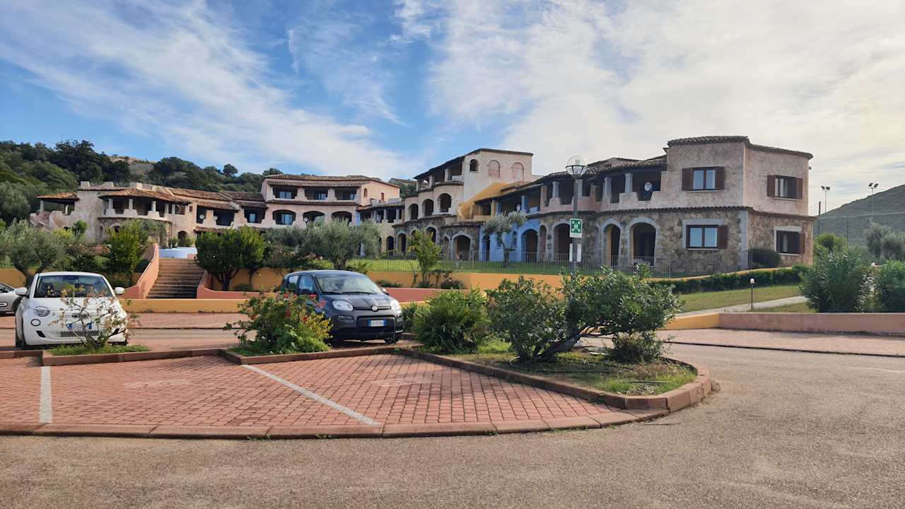 Außenansicht Residence with private beach in Marinella