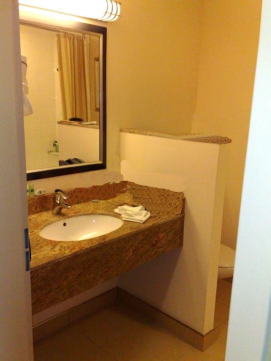 Badezimmer Courtyard by Marriott Prague City