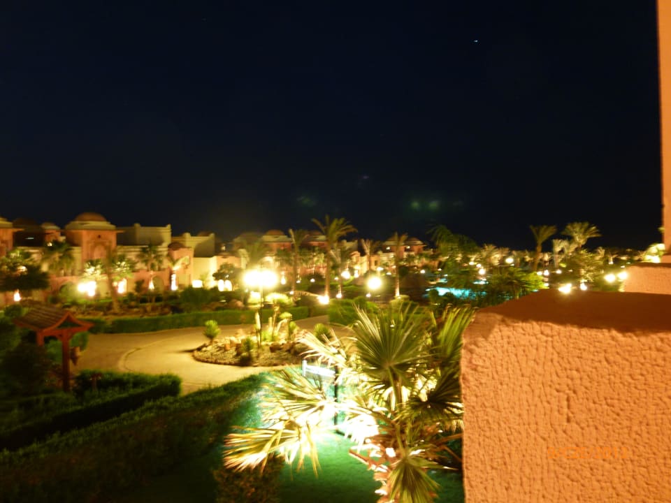 Ogród nocą Serenity Alpha Beach