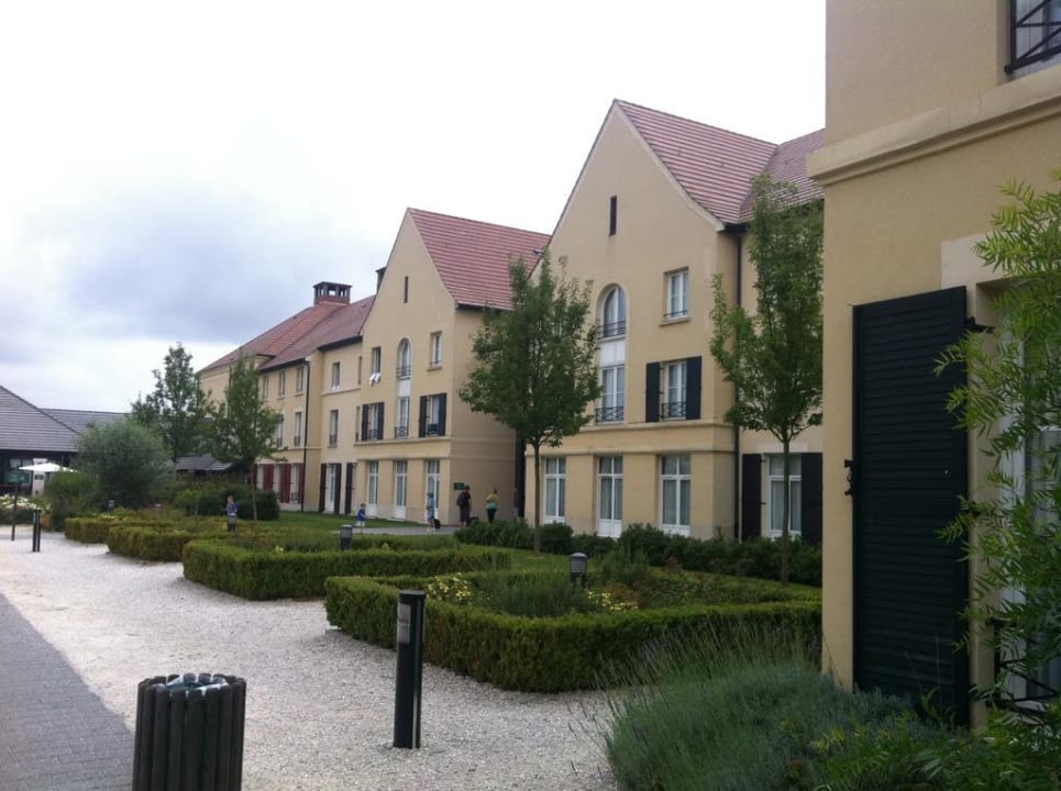 Außenanlage Campanile Val de France