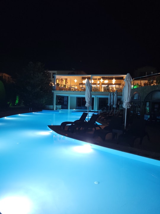 Pool Istion Club & Spa