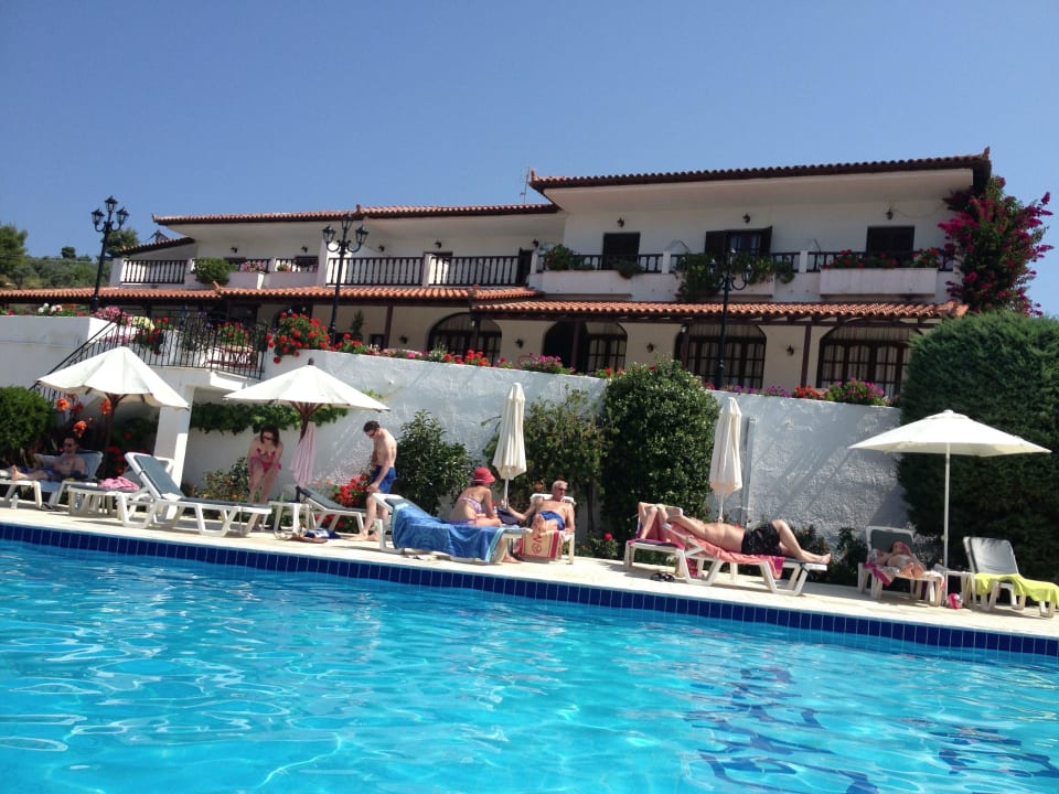 Hotel from the pool. Hotel Paradise