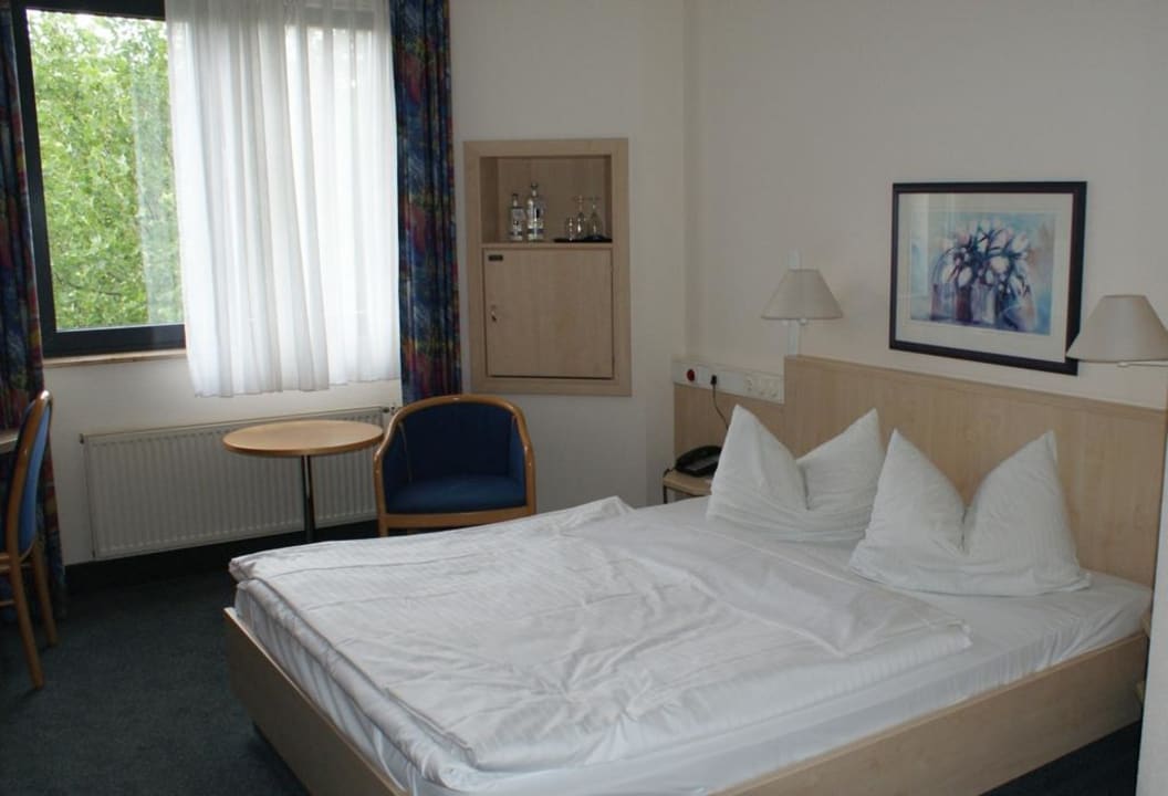 Standard Doppelzimmer IntercityHotel Magdeburg