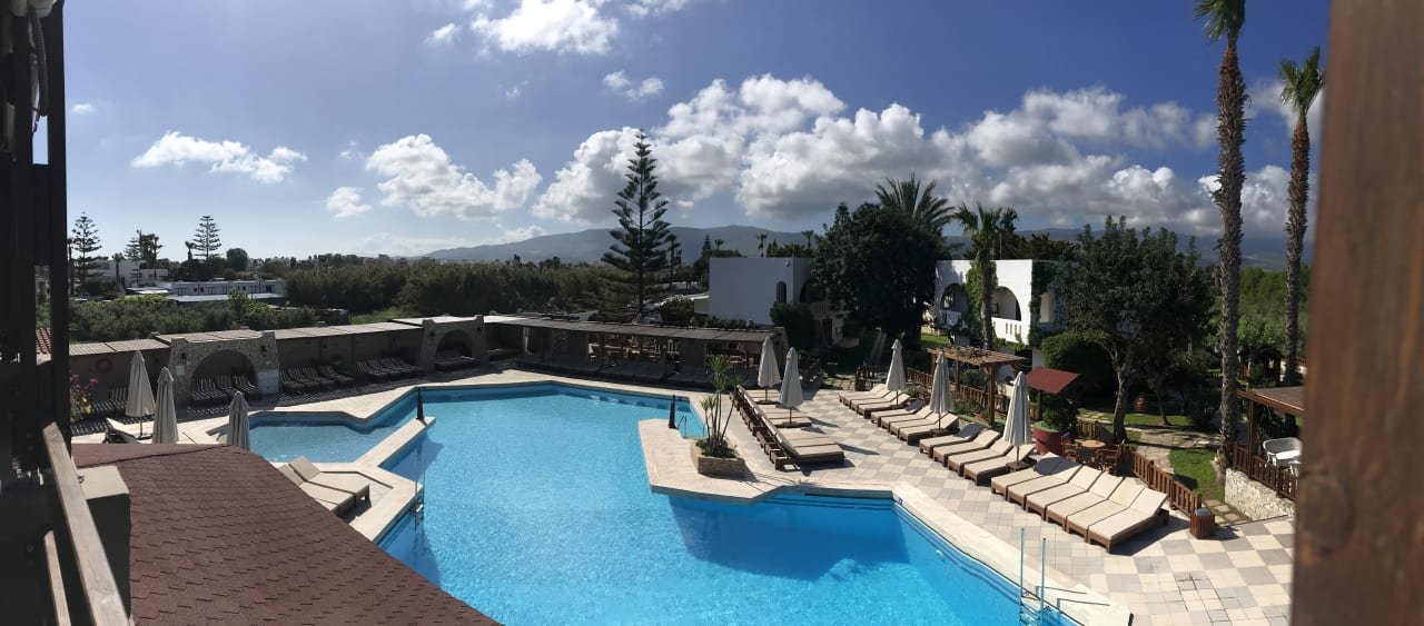 Pool Gaia Garden Hotel