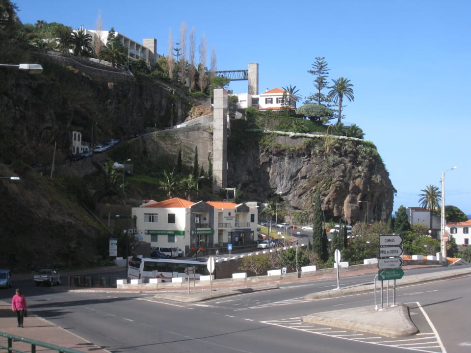 Blick auf Hotel von der Stadt Hotel Estalagem da Ponta do Sol