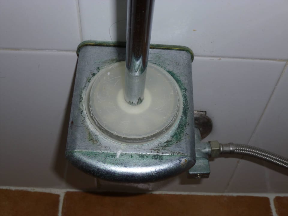 Ekelige Toilettenbürstenablage Seramar Hotel Comodoro Playa