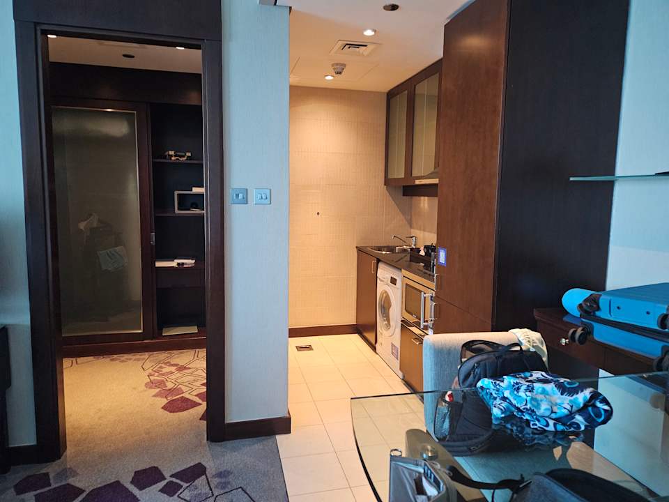 Zimmer Rose Rayhaan by Rotana