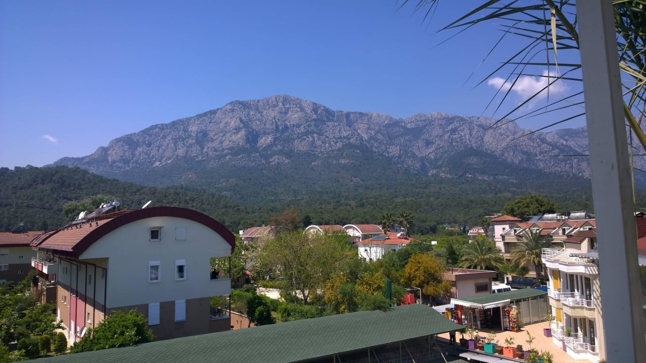 Вид на отель и горы Tu Casa Gelidonya Hotel