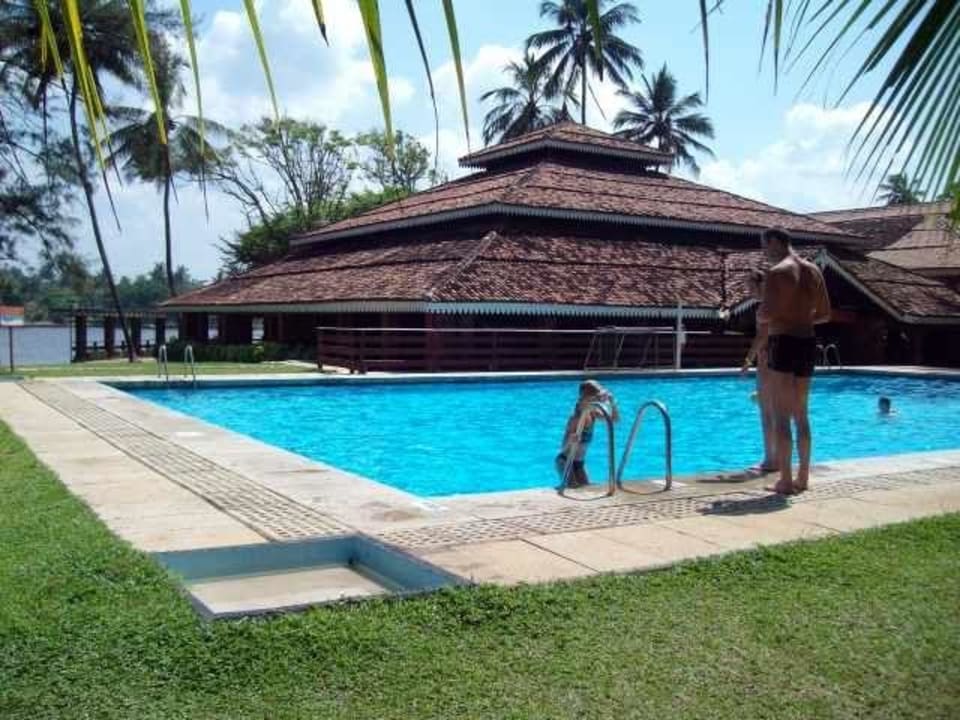Pool und Restaurant Hotel Club Bentota