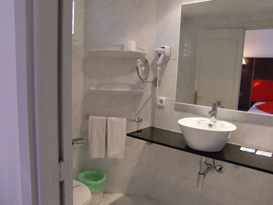 Modernisiertes Bad Bahía de Alcúdia Hotel & Spa