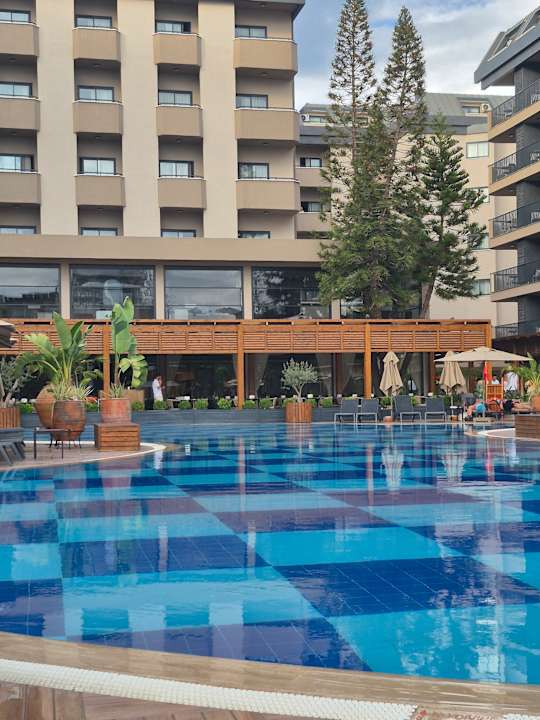 Pool Kaia Coracesium