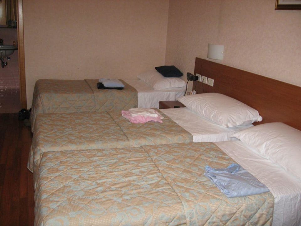 Zimmer - Betten Hotel Flower Garden