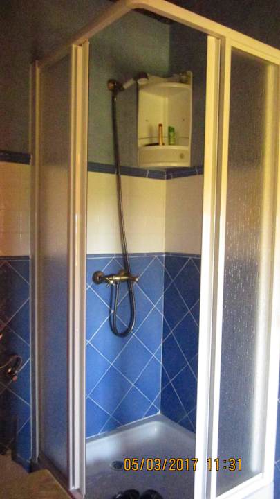 Kleines blaues Bad im OG (seeeehr kleine Dusche) Finca Cas Pec