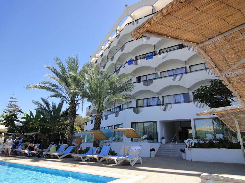 Durchgang zum Hotelshop Crystal Springs Beach Hotel