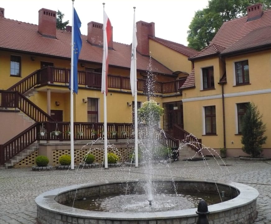 Dziedziniec OW Leśnik Ośrodek Wypoczynkowy Leśnik