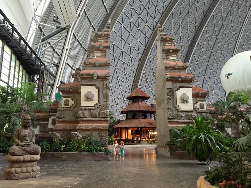 Pool Tropical Islands Resort