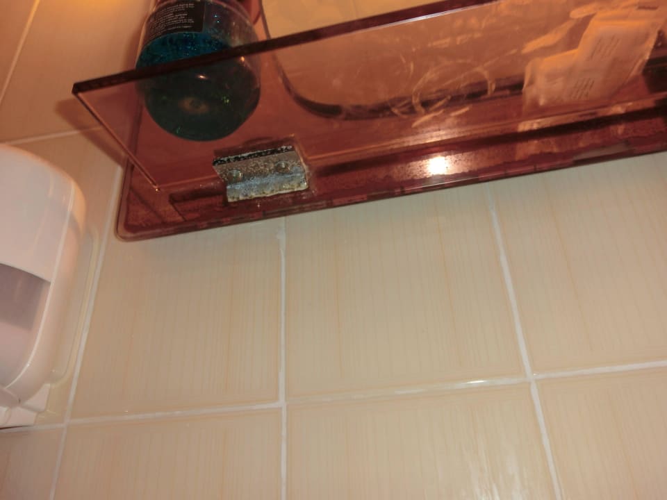 Badspiegel von unten. Von Oben nicht besser. Bei Juan Playa Blanca