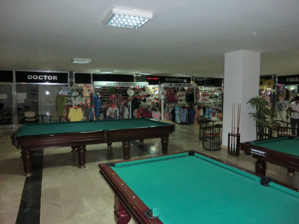 Shopping Center mit Spielmöglichkeiten Botanik Hotel & Resort