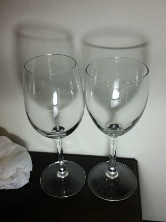 Unterschiedliche Gläser Hotel The American Colony