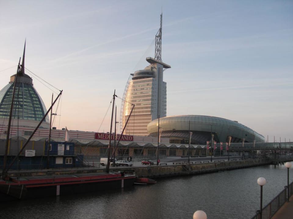 Hotel, vorn Klimahaus und Mediteraneo ATLANTIC Hotel Sail City