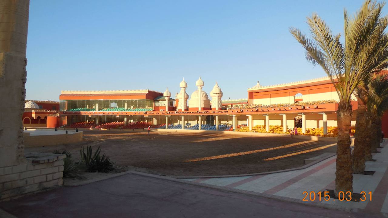 Große Veranstaltungs-Arena im Hotel Pickalbatros Alf Leila Wa Leila Resort - Neverland Hurghada