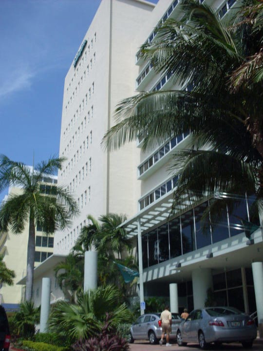 Front Holiday Inn Miami Beach-Oceanfront