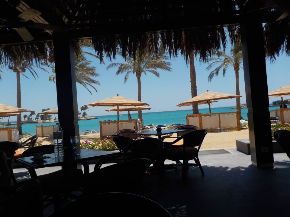 Blick von der Bar zum Hotelstrand Continental Hotel Hurghada
