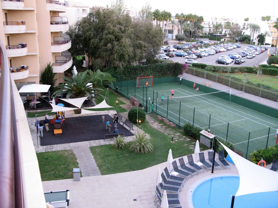 Blick auf Kinderpool Tennisplatz allsun App.-Hotel Orient Beach