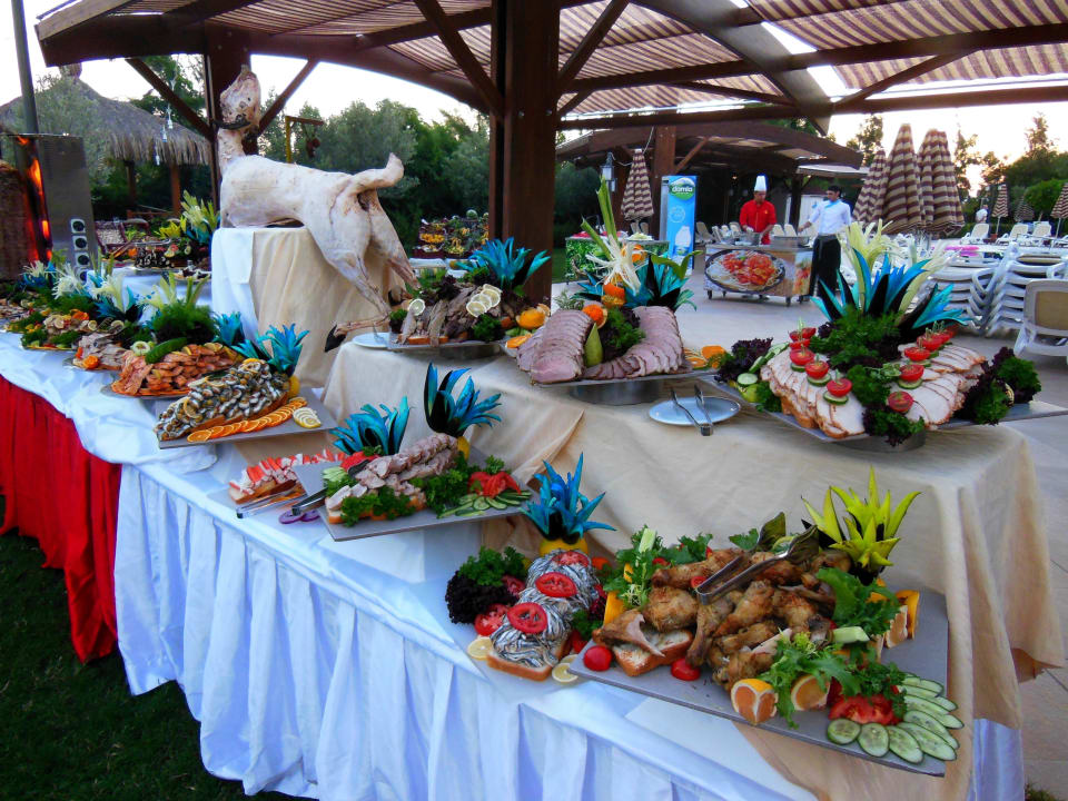 Buffet am Pool Galaabend Adalya Ocean Deluxe