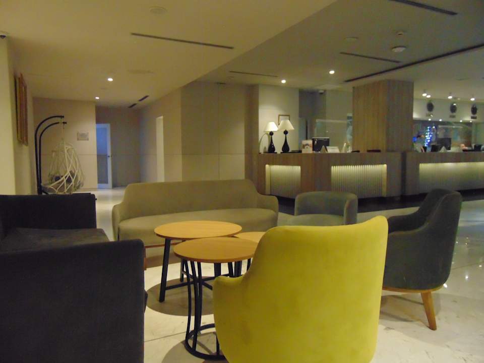 Lobby Hotel Golden Tulip El Mechtel